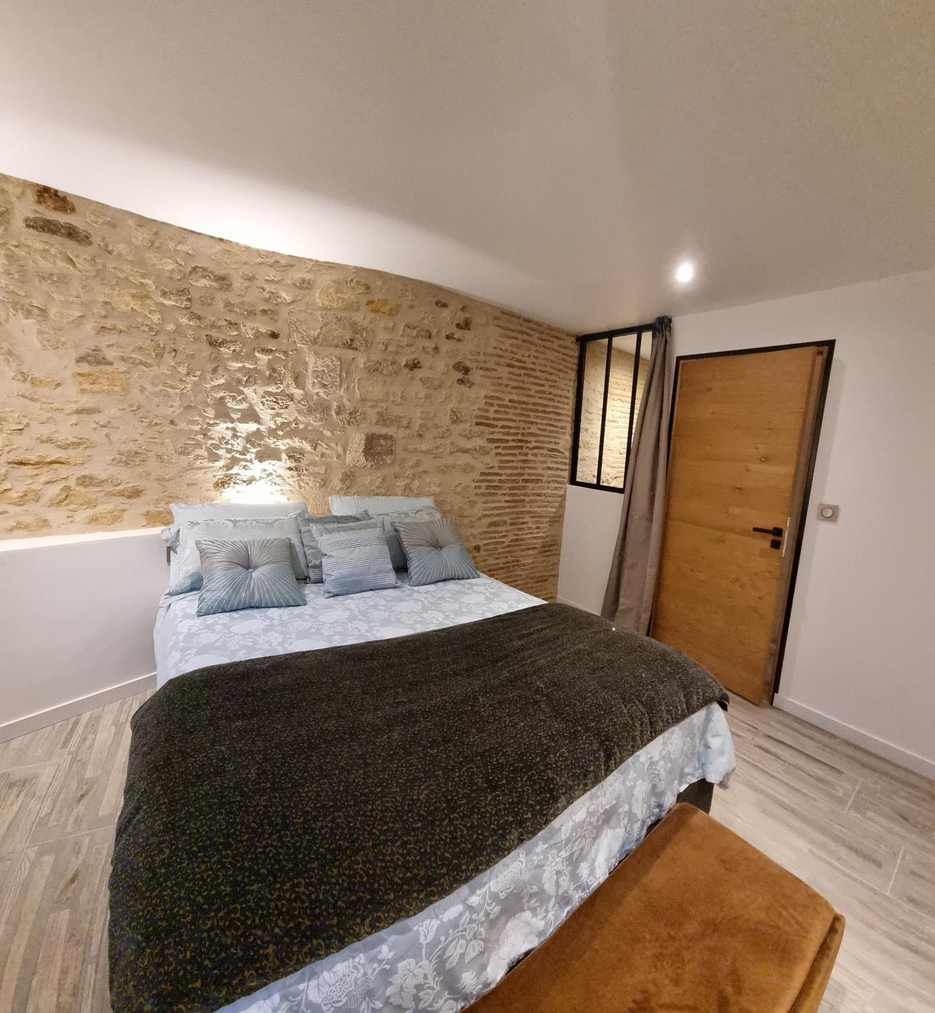 Appartement Avec Terrasse & Parking Sarlat Centre Luaran gambar