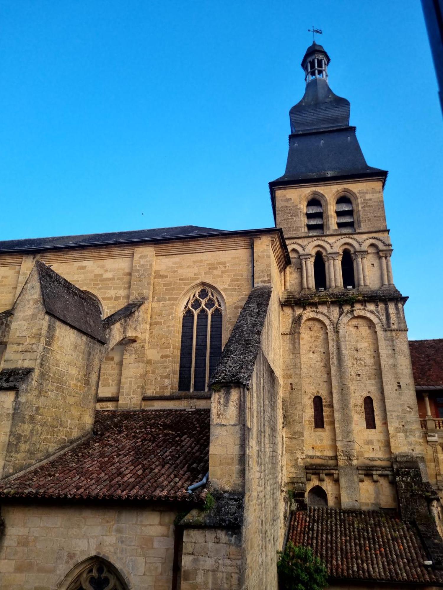 Appartement Avec Terrasse & Parking Sarlat Centre Luaran gambar